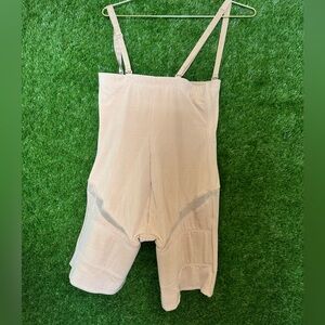 Body Shaper by Honeylove XL with stiffeners on sides & vents in body